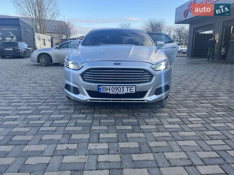 Седан Ford Fusion 2013 в Сараті