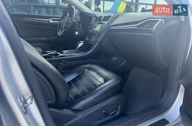 Седан Ford Fusion 2013 в Сарате