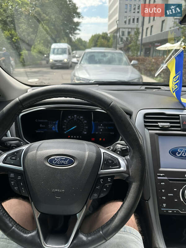 Седан Ford Fusion 2015 в Львове