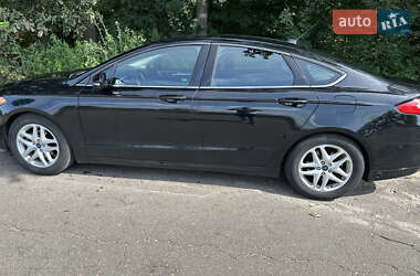 Седан Ford Fusion 2015 в 