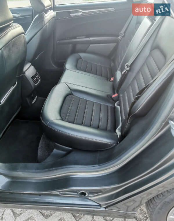 Седан Ford Fusion 2016 в Львове