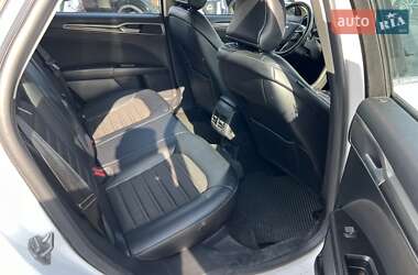 Седан Ford Fusion 2017 в 