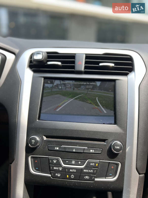 Седан Ford Fusion 2016 в Ужгороде