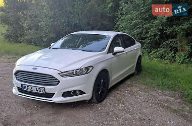 Седан Ford Fusion 2017 в 