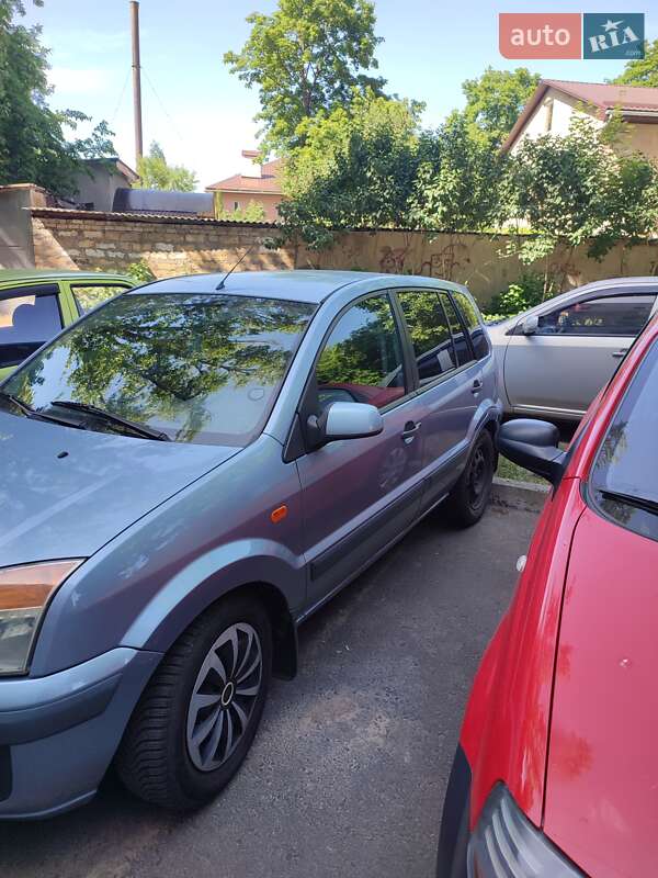 Хэтчбек Ford Fusion 2006 в Тарутине