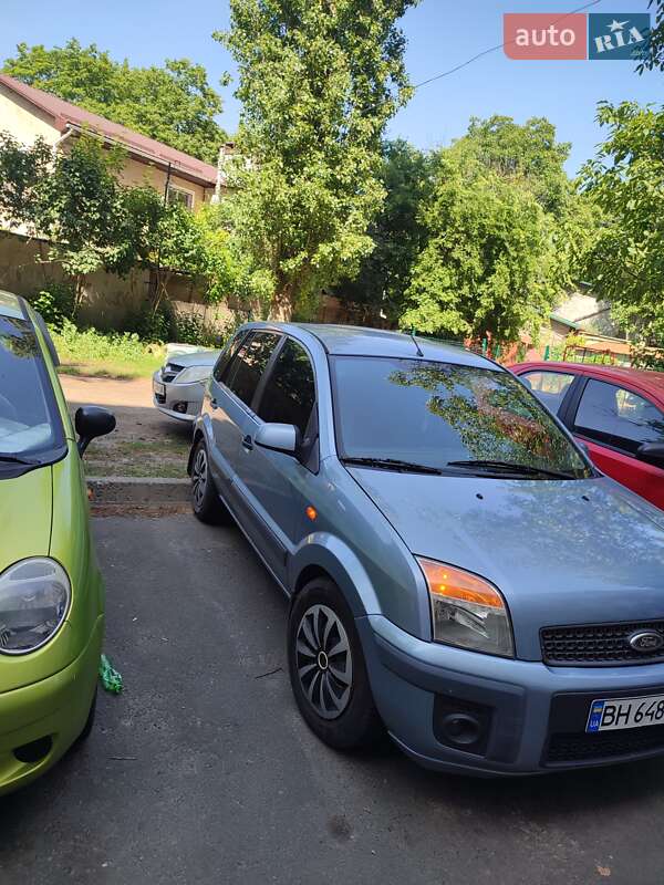 Хэтчбек Ford Fusion 2006 в Тарутине