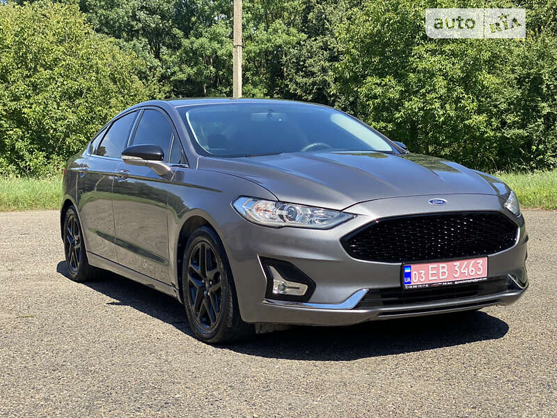 Седан Ford Fusion 2013 в 
