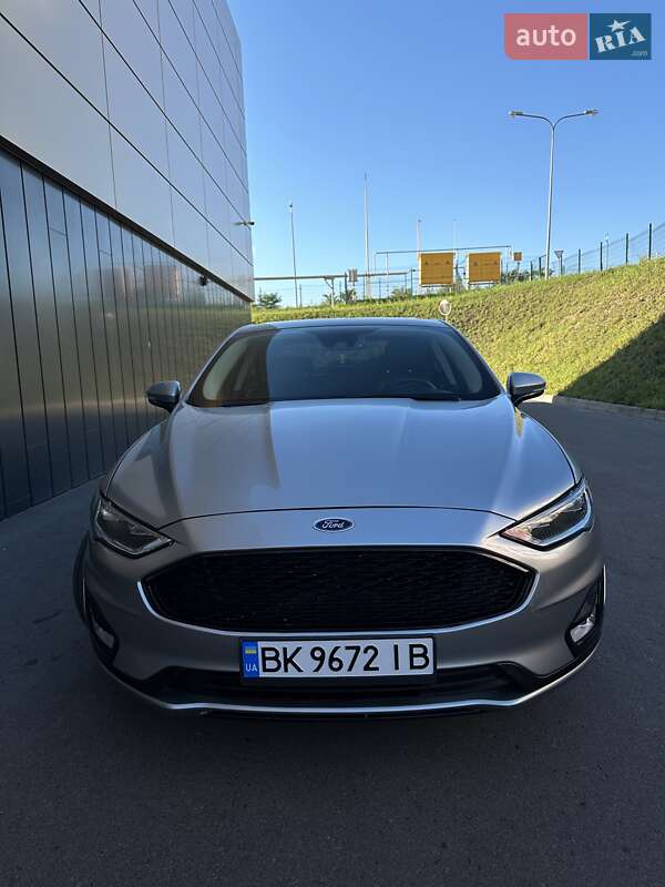 Седан Ford Fusion 2019 в Ровно