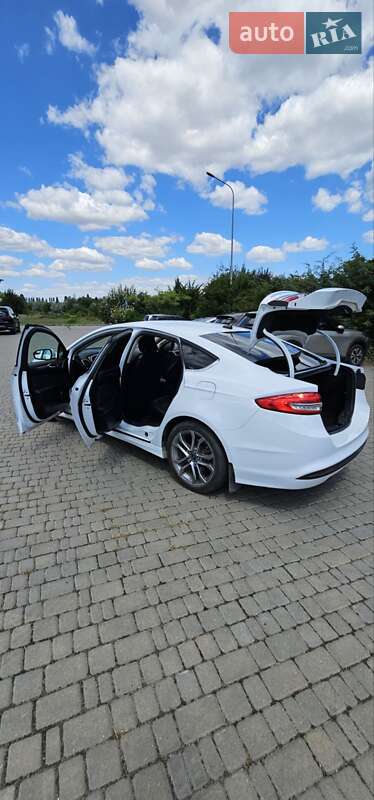 Седан Ford Fusion 2016 в Черноморске