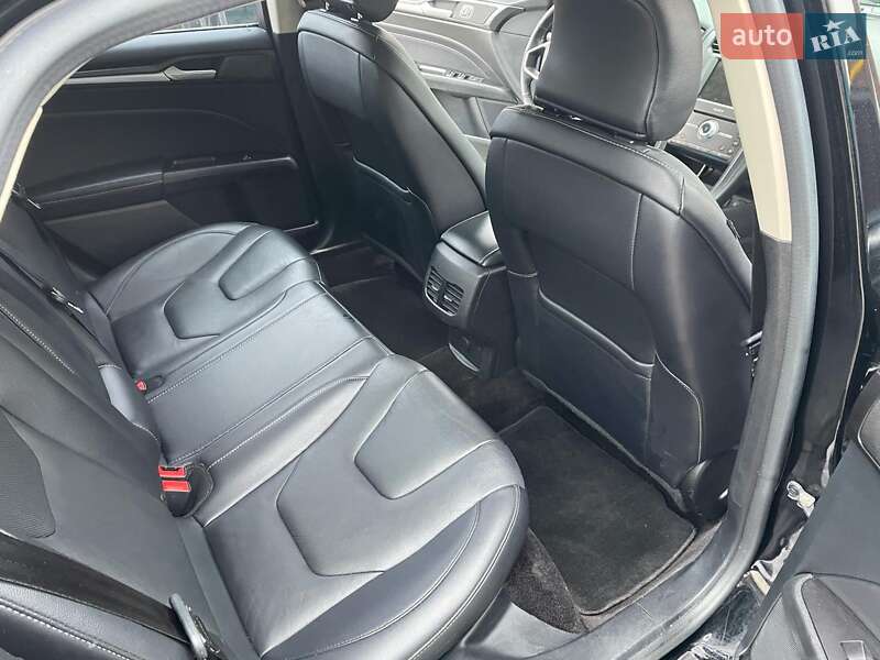 Седан Ford Fusion 2016 в Львове