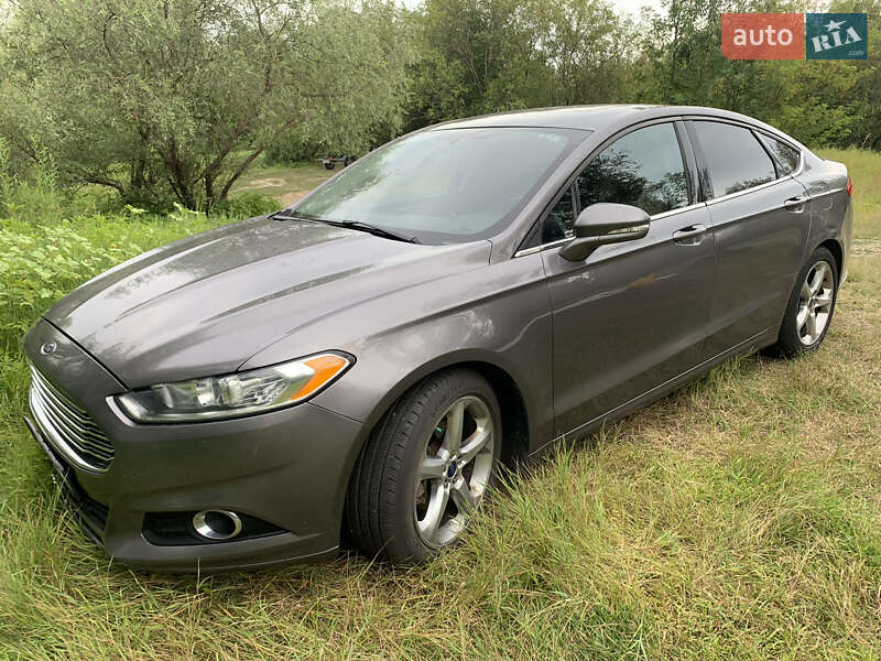 Седан Ford Fusion 2013 в Чернігові