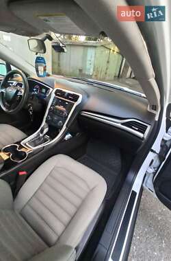 Седан Ford Fusion 2015 в 