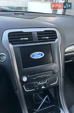 Седан Ford Fusion 2017 в 