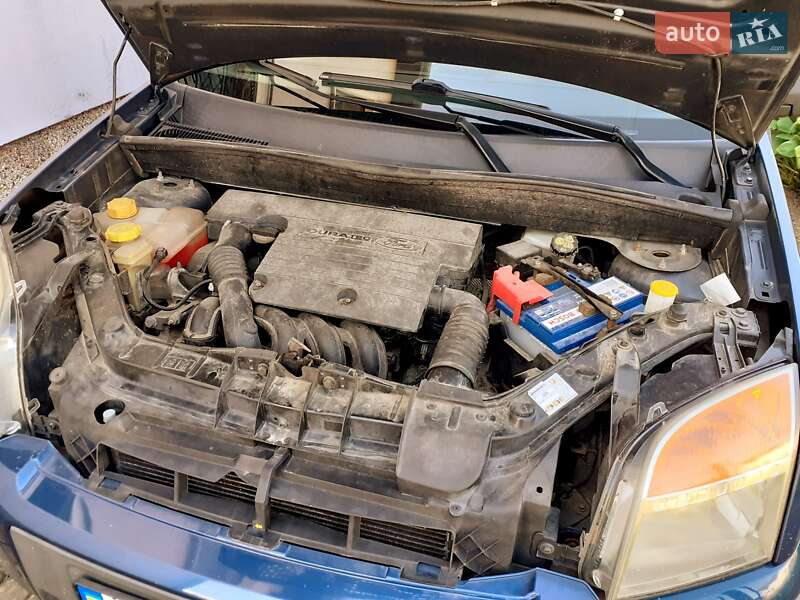 Хэтчбек Ford Fusion 2006 в Болехове