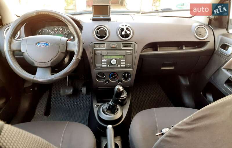 Хэтчбек Ford Fusion 2006 в Болехове