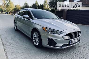 Седан Ford Fusion 2019 в Бучі