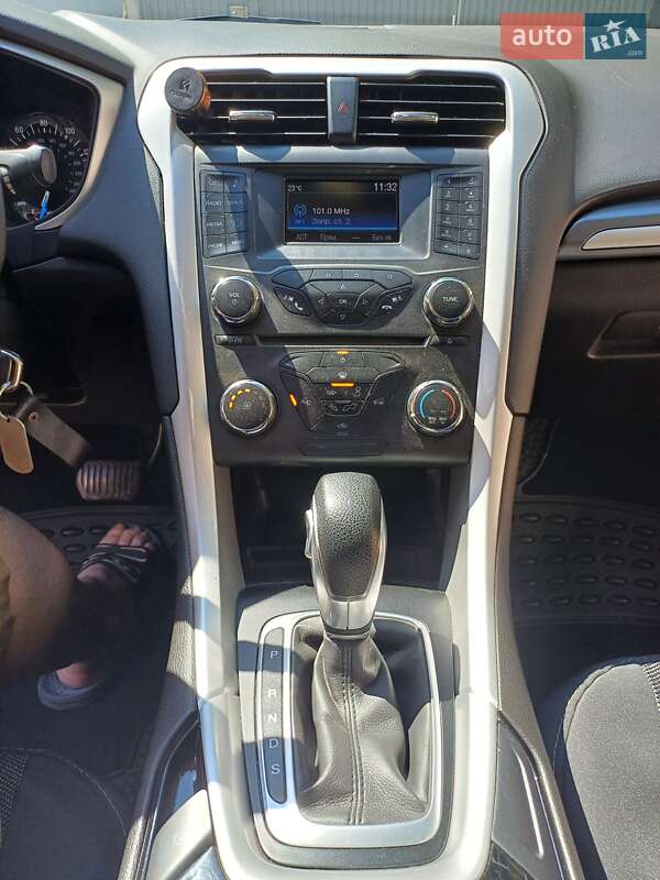 Седан Ford Fusion 2015 в Одесі