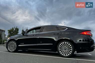 Седан Ford Fusion 2016 в 