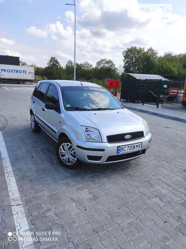 Хэтчбек Ford Fusion 2005 в Стрые