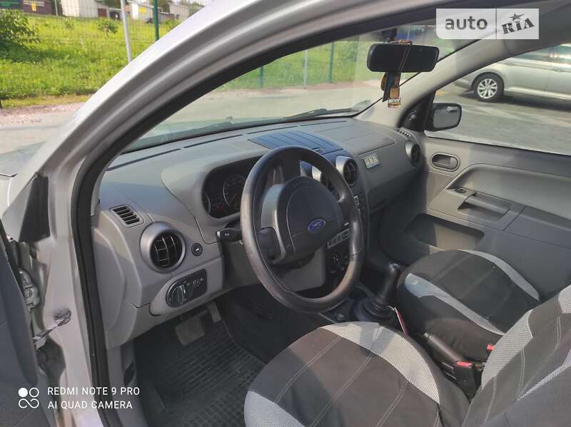 Хэтчбек Ford Fusion 2005 в Стрые
