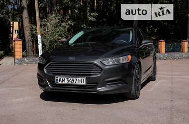 Седан Ford Fusion 2015 в Романіву