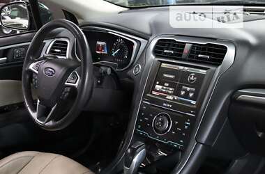 Седан Ford Fusion 2017 в 