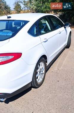 Седан Ford Fusion 2015 в 