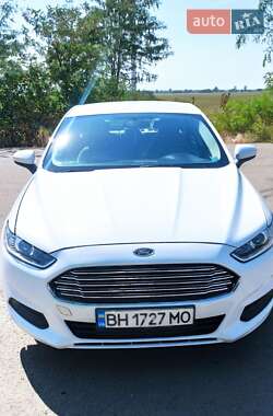 Седан Ford Fusion 2015 в 