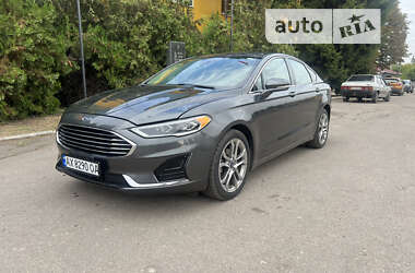 Седан Ford Fusion 2018 в Краснограді