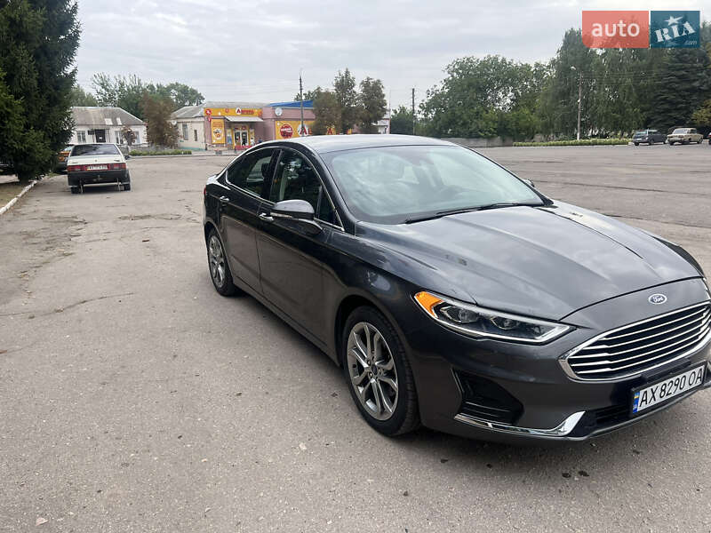 Седан Ford Fusion 2018 в Краснограде