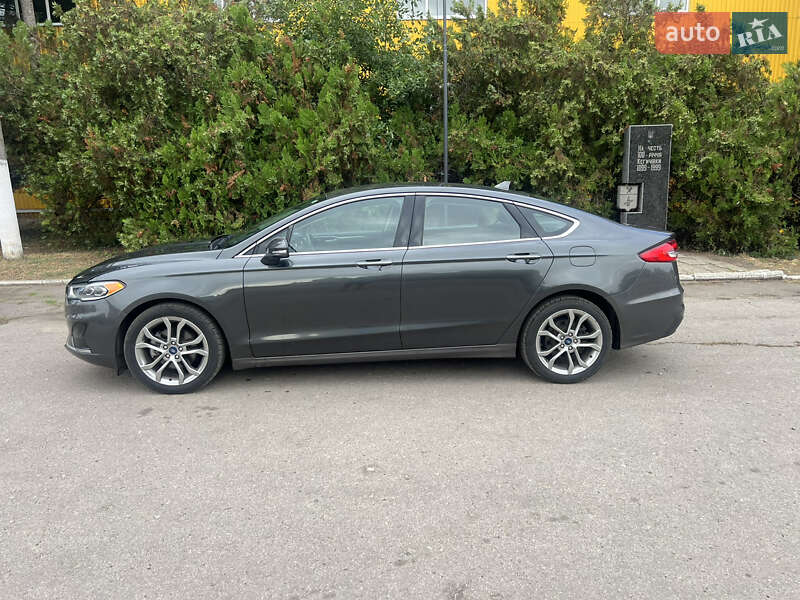 Седан Ford Fusion 2018 в Краснограде