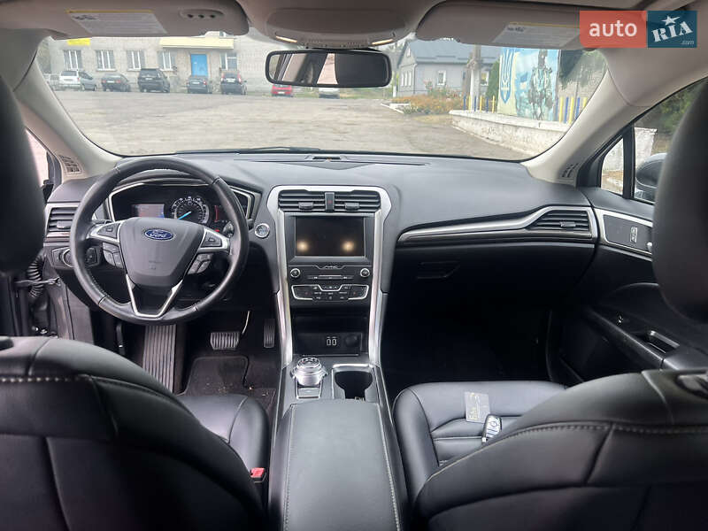 Седан Ford Fusion 2018 в Краснограде