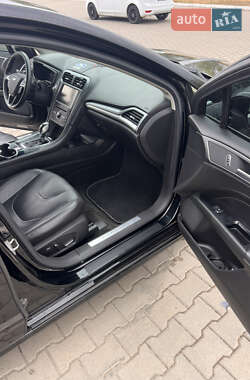 Седан Ford Fusion 2015 в 