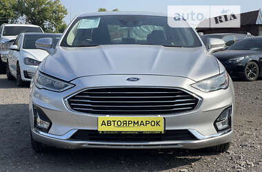 Седан Ford Fusion 2019 в Ужгороді