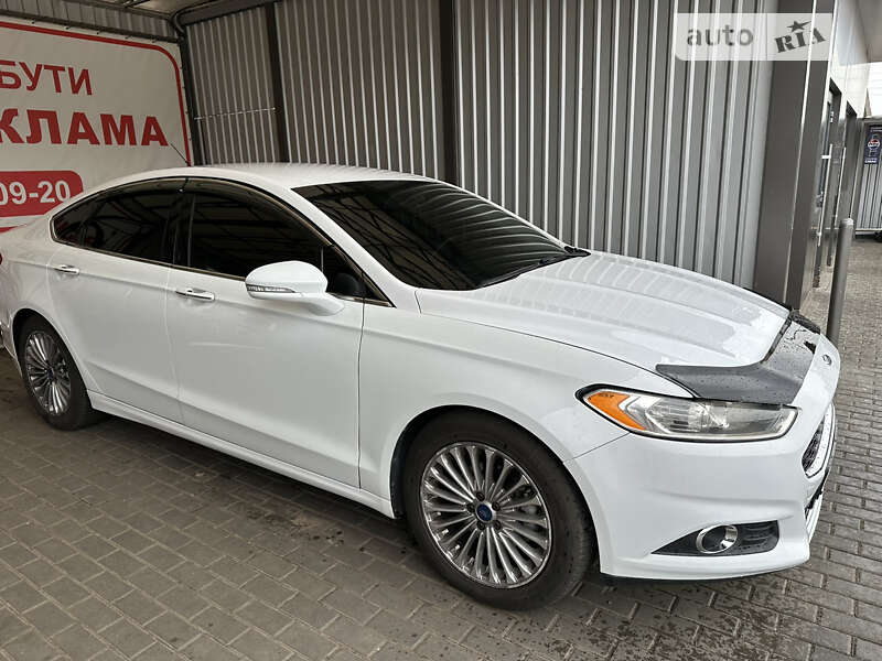 Седан Ford Fusion 2014 в Олександрії