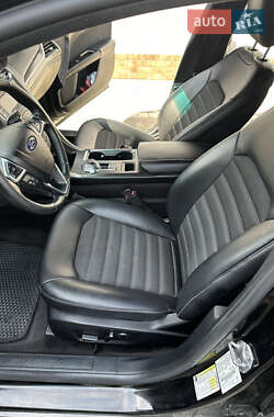 Седан Ford Fusion 2017 в 