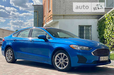 Седан Ford Fusion 2018 в Узині