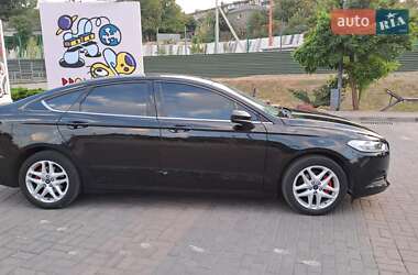 Седан Ford Fusion 2016 в 