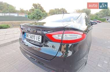 Седан Ford Fusion 2016 в 