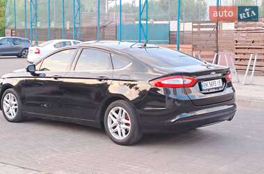 Седан Ford Fusion 2016 в 
