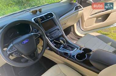 Седан Ford Fusion 2015 в 