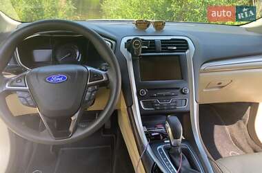 Седан Ford Fusion 2015 в 