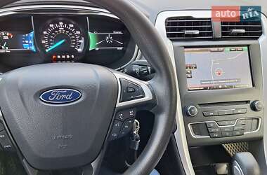 Седан Ford Fusion 2016 в 