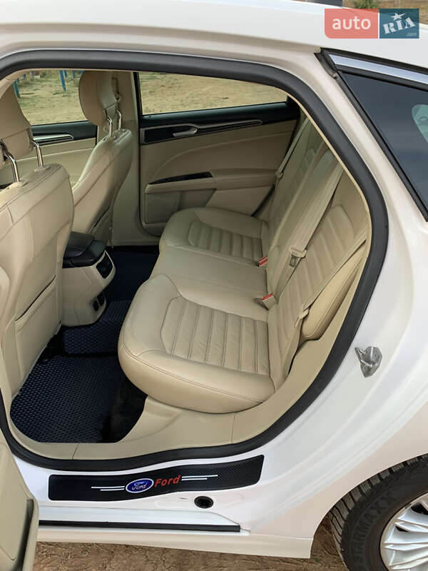 Седан Ford Fusion 2013 в Одесі