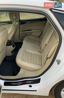 Седан Ford Fusion 2013 в 