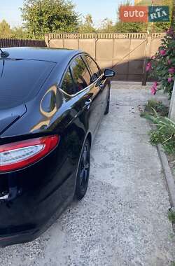 Седан Ford Fusion 2015 в 