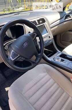 Седан Ford Fusion 2016 в 