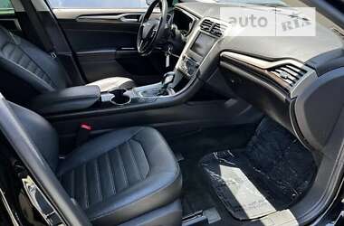 Седан Ford Fusion 2016 в 