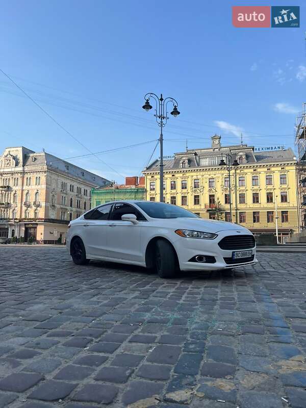 Седан Ford Fusion 2013 в Львове