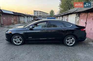 Седан Ford Fusion 2015 в 